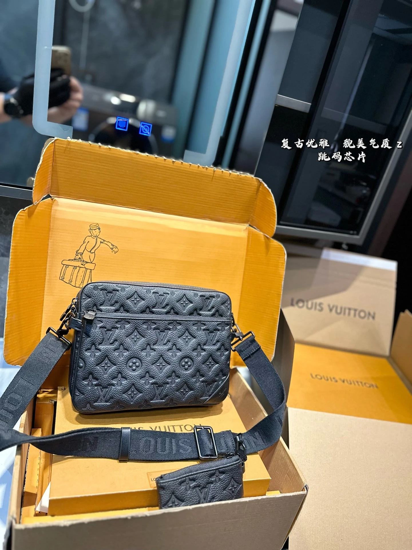 Louis Vuitton Bag — 97a6ed06