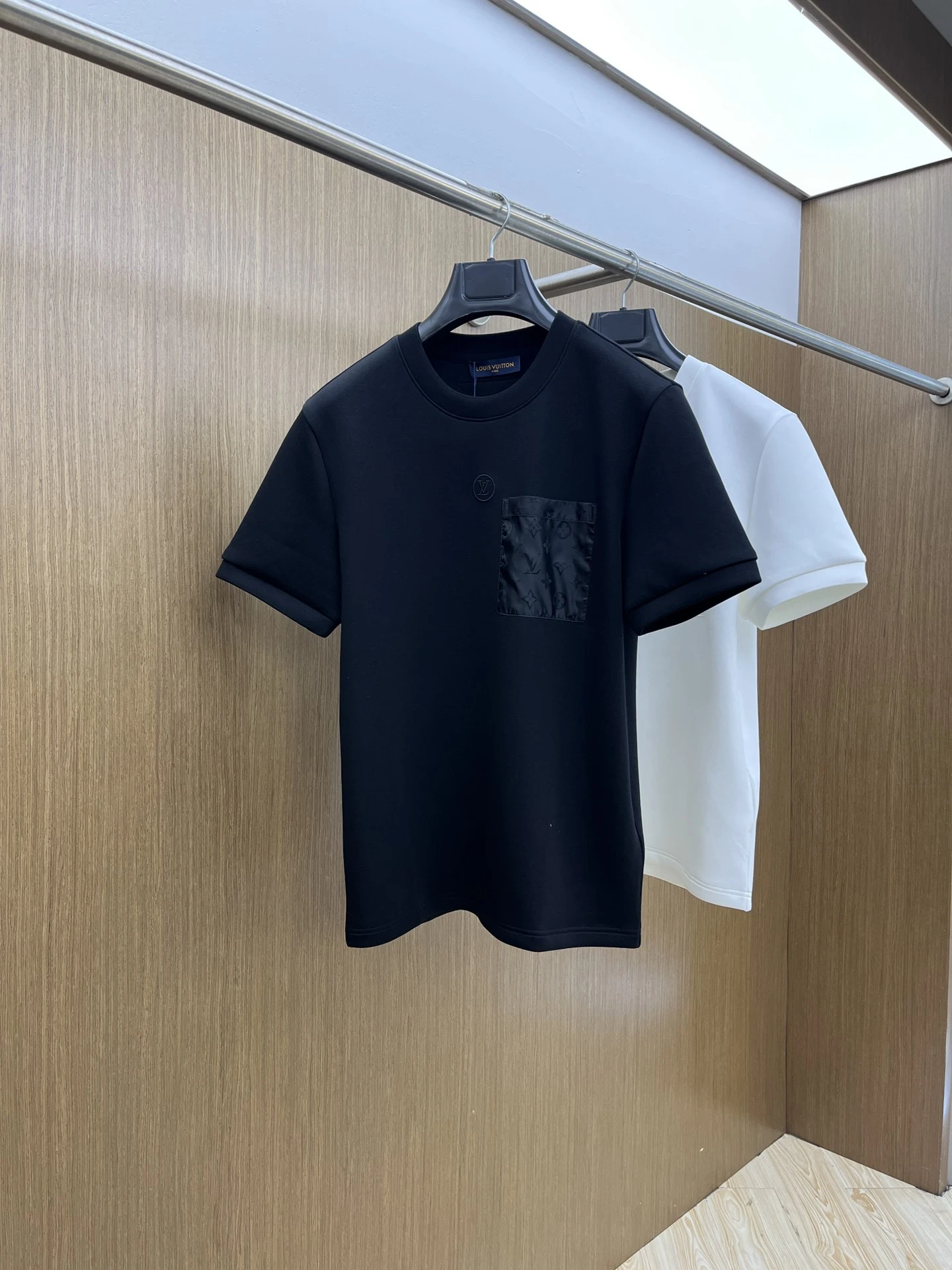 Louis Vuitton T-Shirt — 9d427129