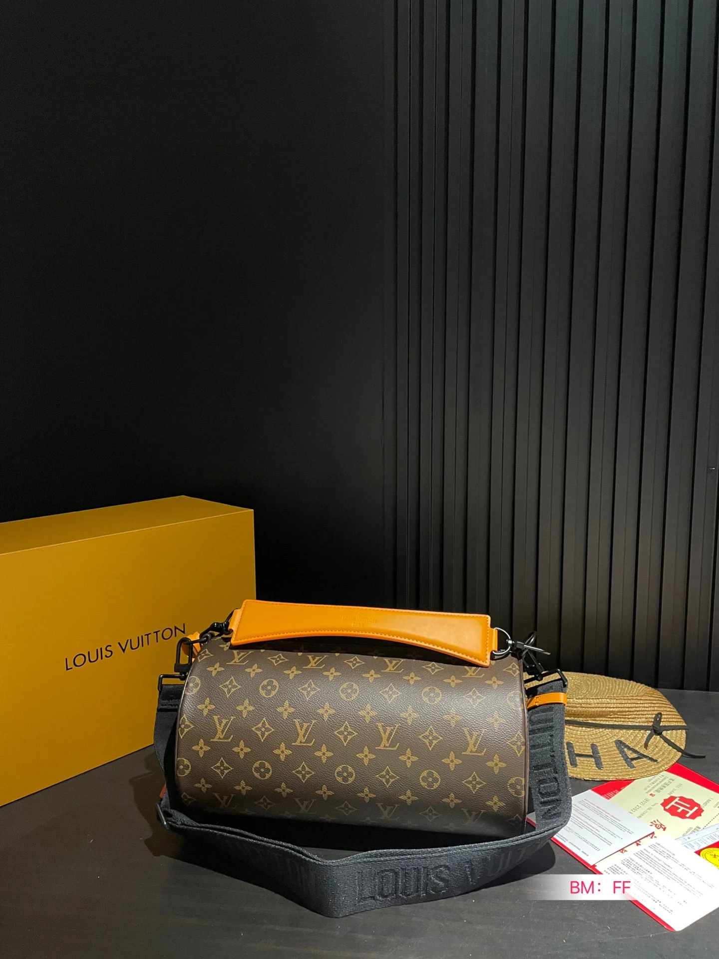 Louis Vuitton Bag — f0fc9dc6