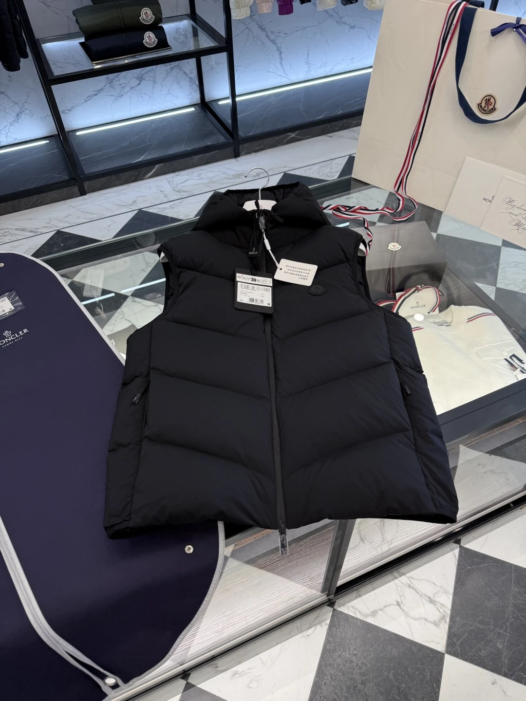 Moncler Down Jacket — bd9a7e1b