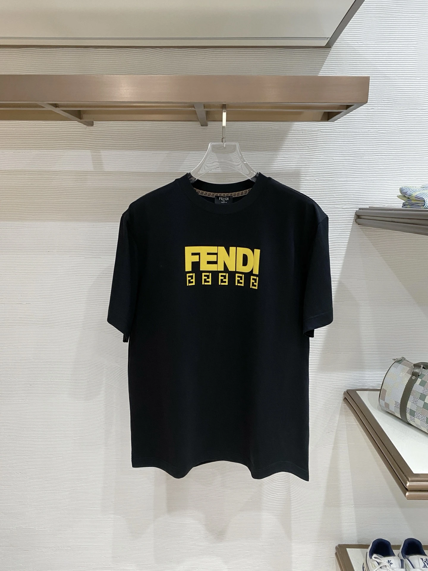 Fendi T-Shirt — 96683dd2
