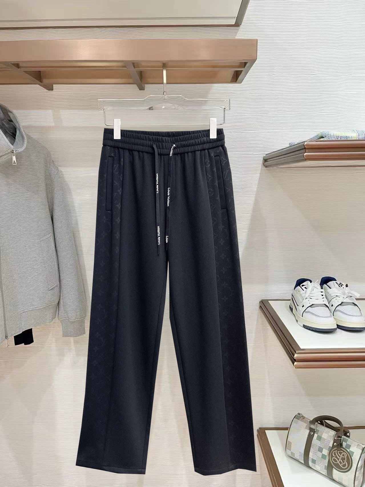 Louis Vuitton Trousers — 0b4e1415