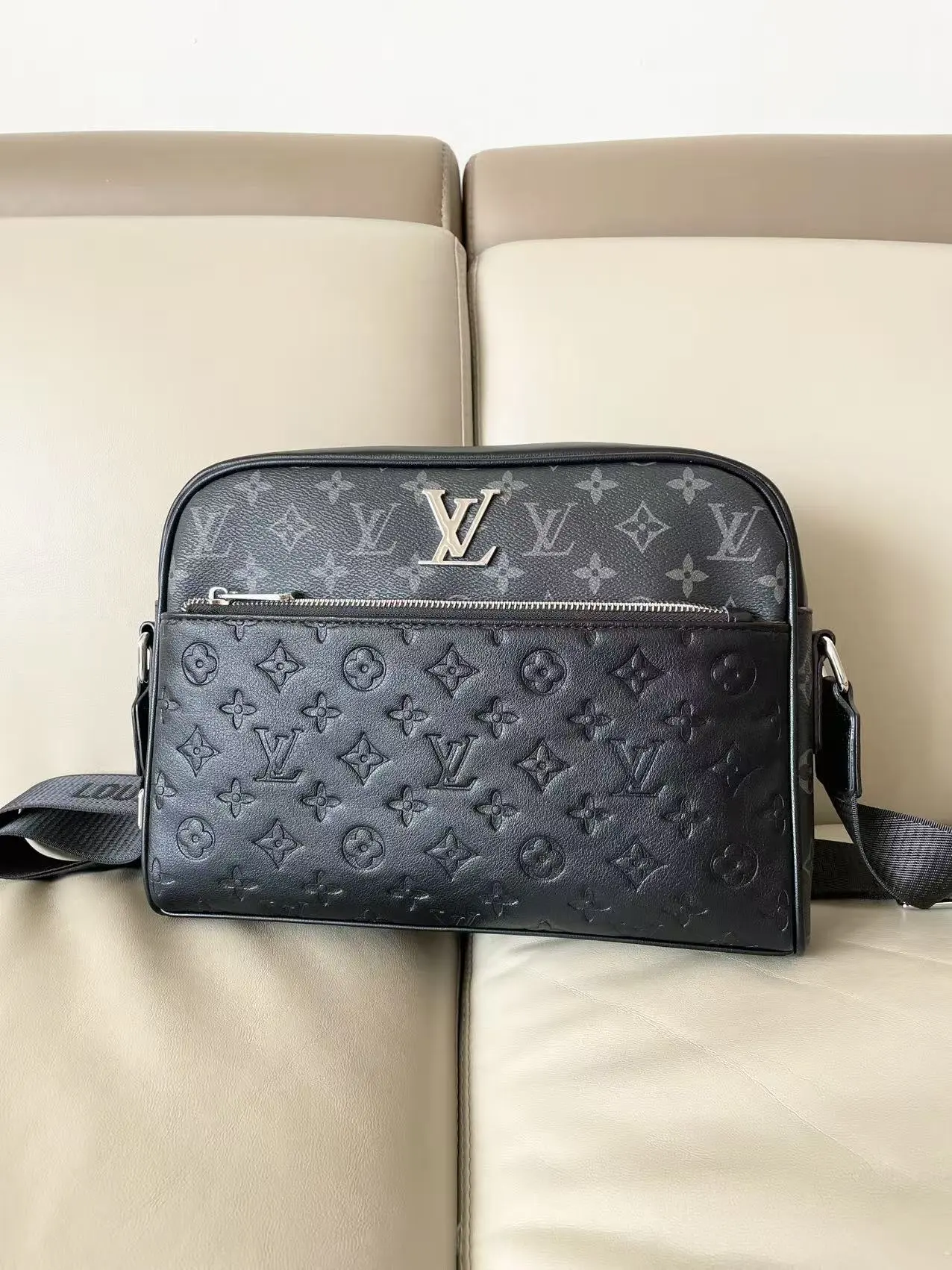 Louis Vuitton Bag — f5439469