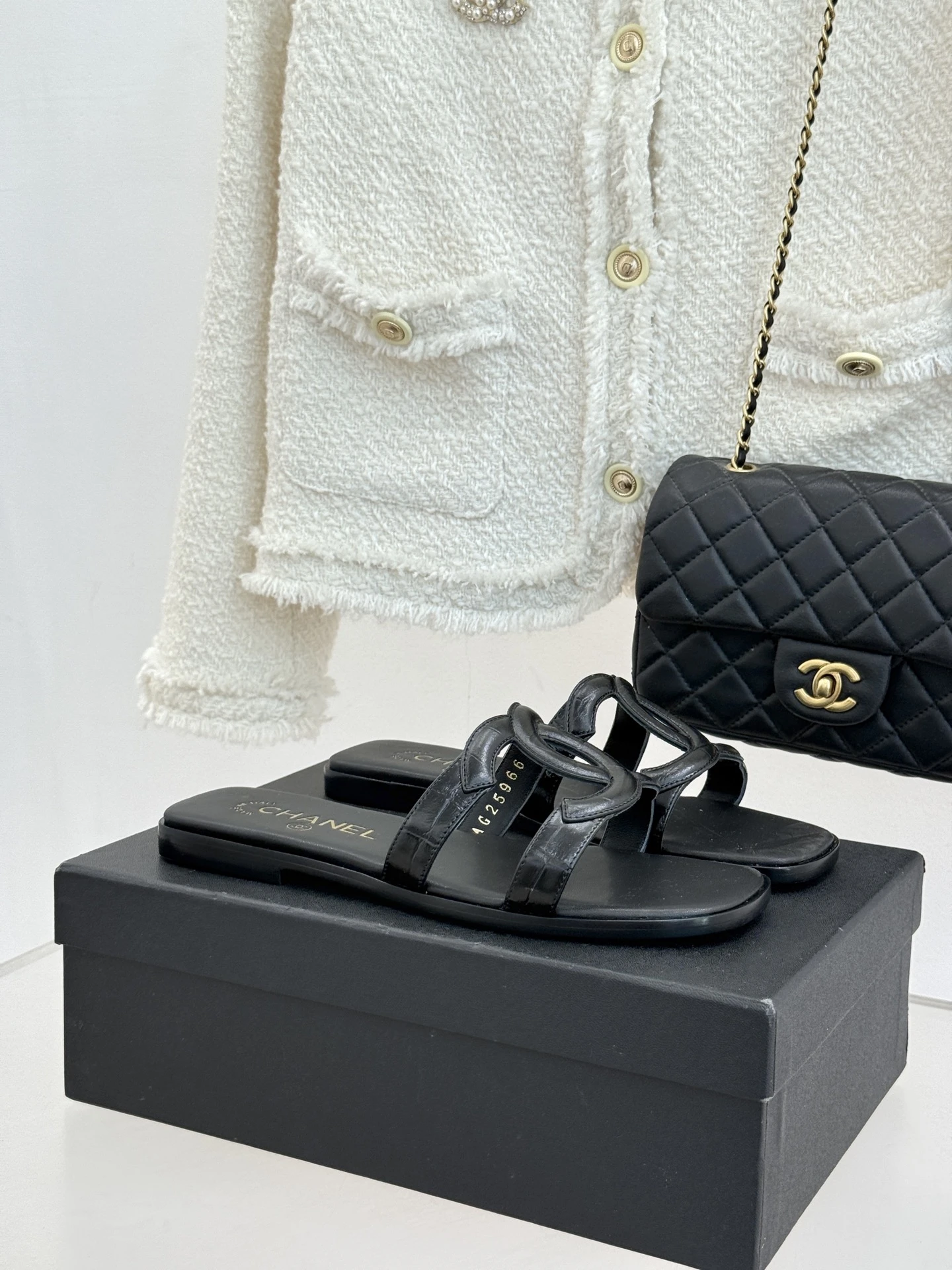 Chanel Slippers — 5daf421c