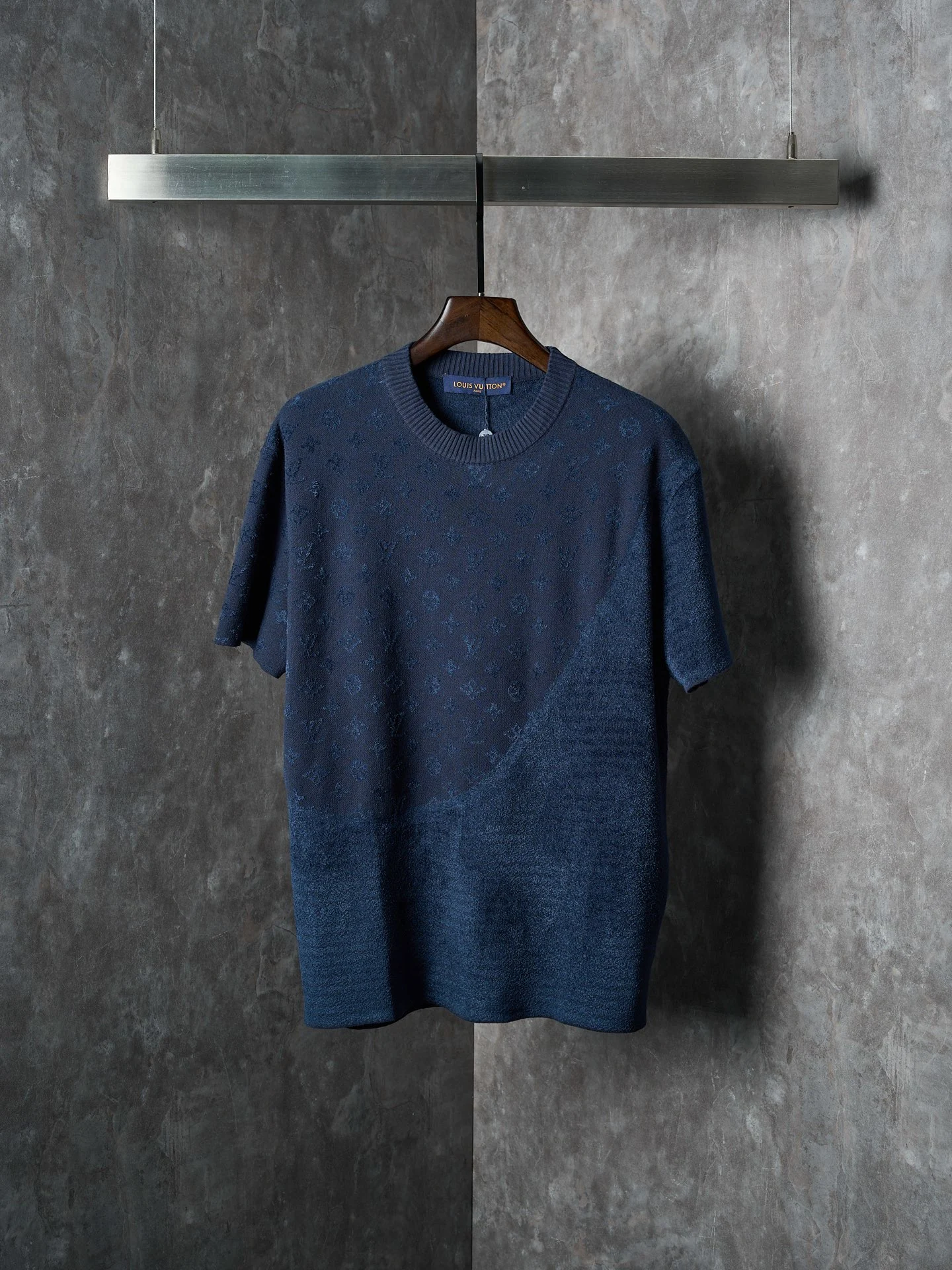 Louis Vuitton T-Shirt — 4261466c