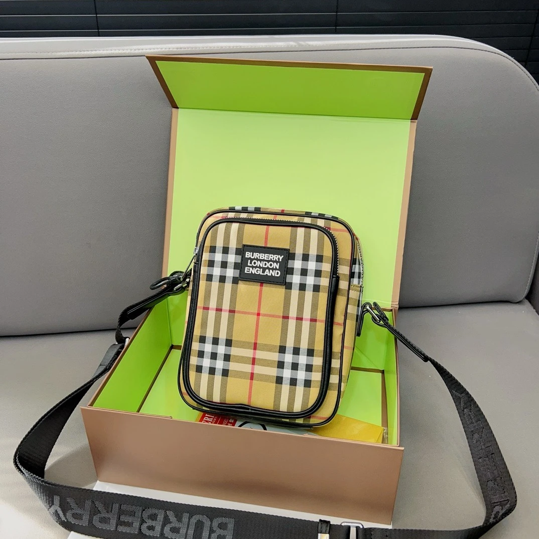 Burberry Bag — 1a2b1611