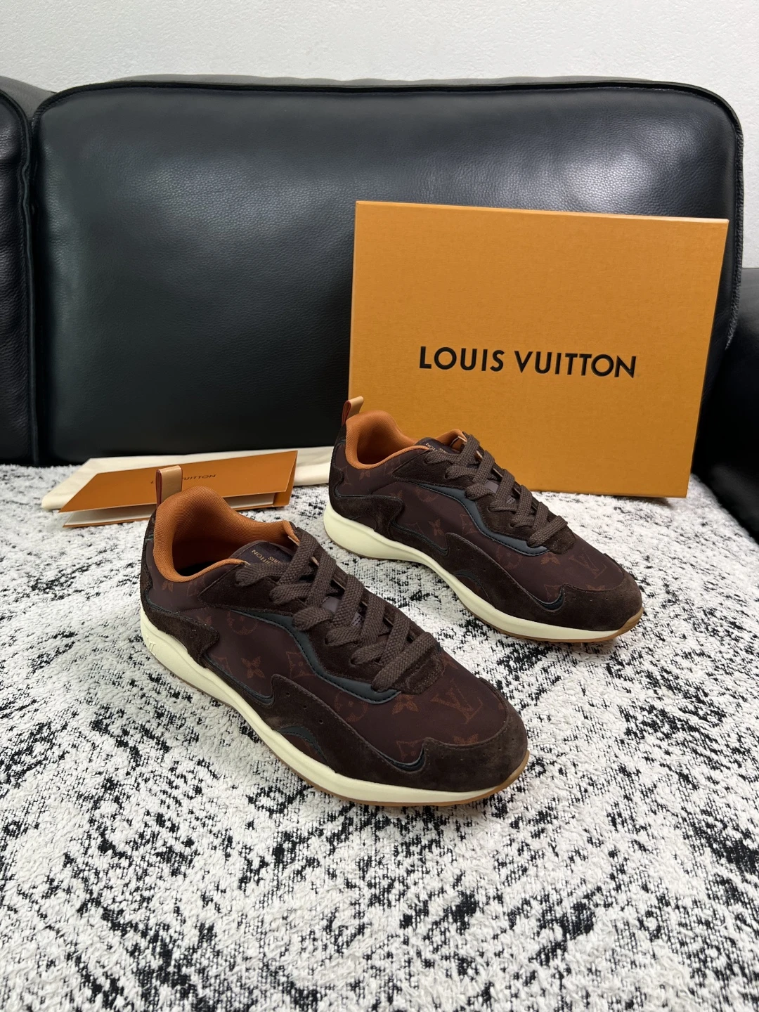 Louis Vuitton Sneakers — 165a518c
