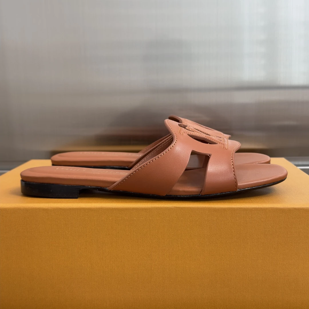 Louis Vuitton Slippers — 97df4a2f