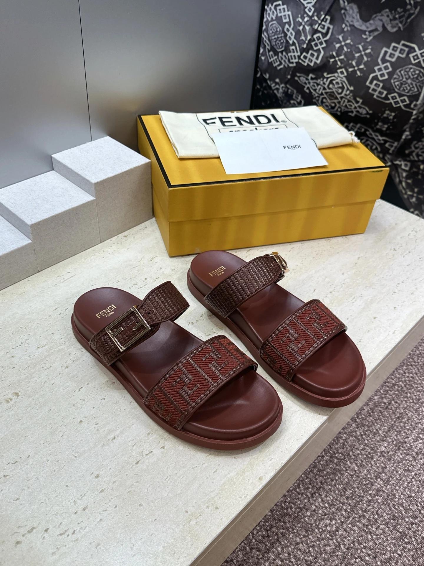 Fendi Slippers — 28fec1be