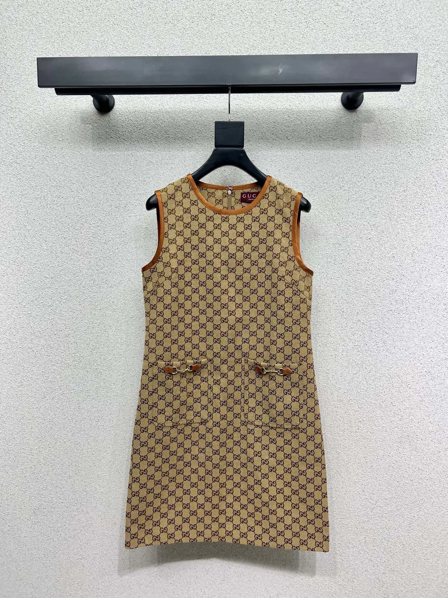 Dresses — e44f6a49