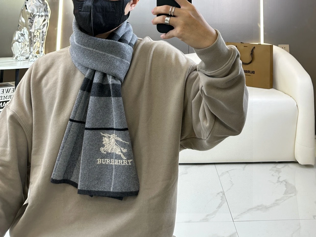 Burberry Scarves — 2fac8415