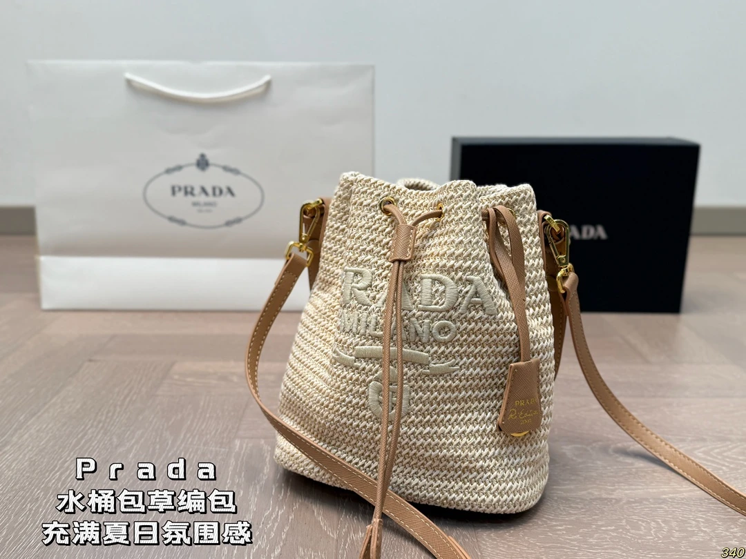 Prada Bag — e5fe8559