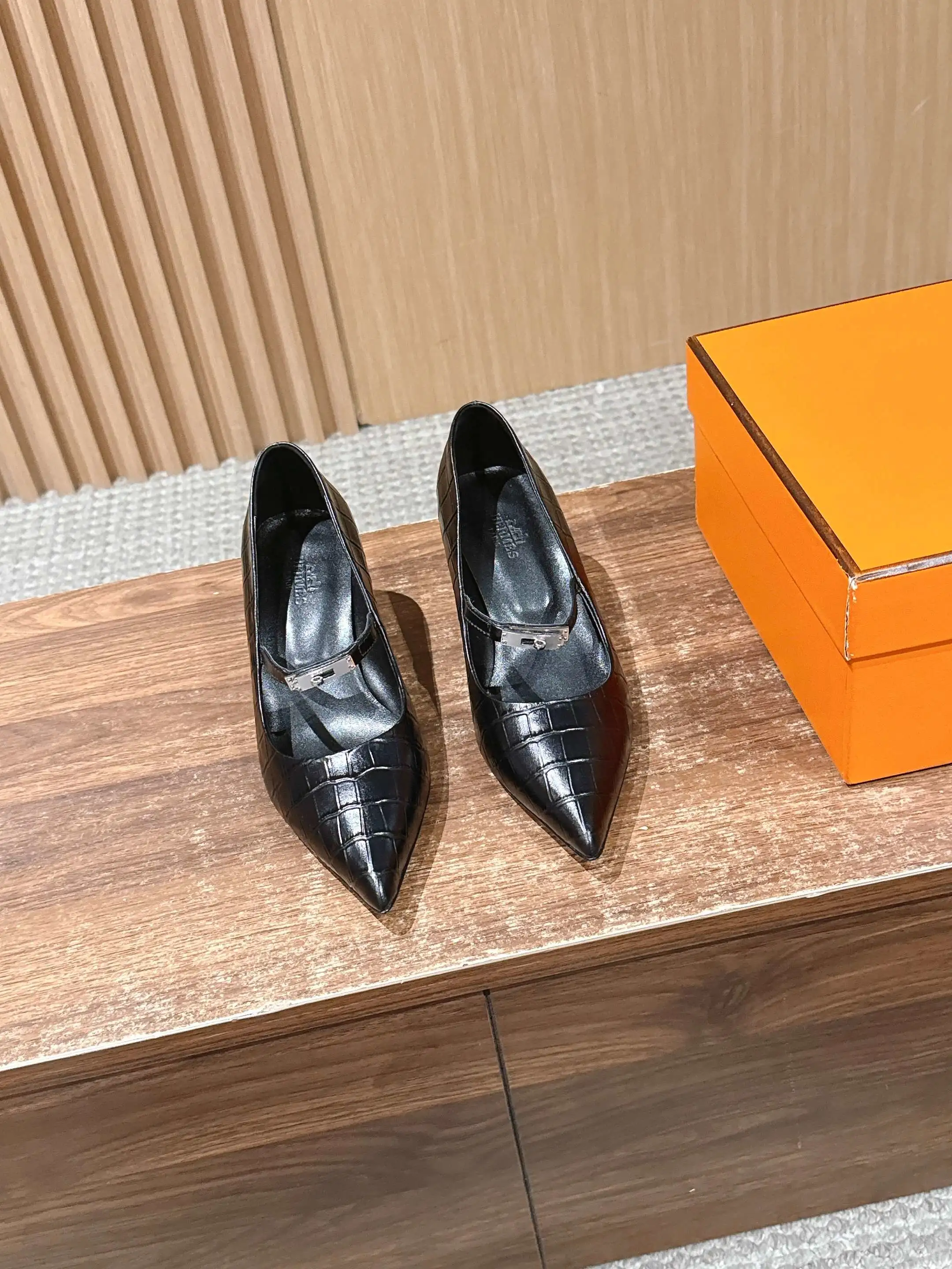 Hermès Shoes — ab083e71