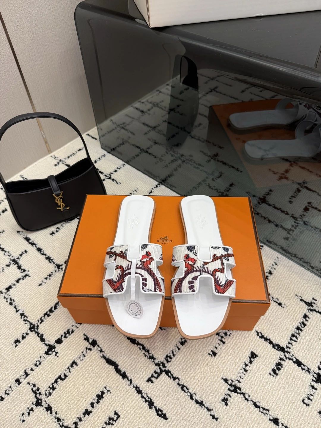 Hermès Slippers — edd0c2f6