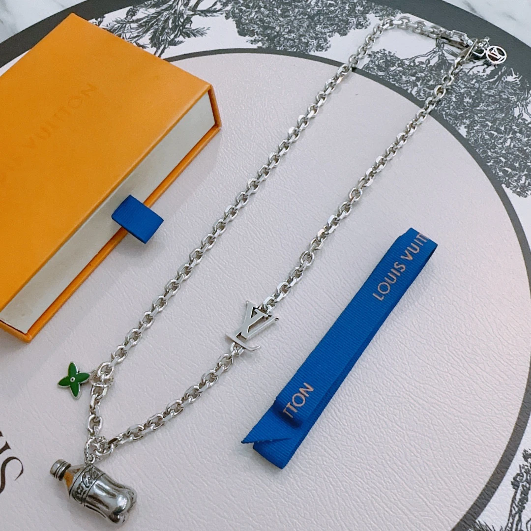 Louis Vuitton Necklaces — 8d9cf4f4
