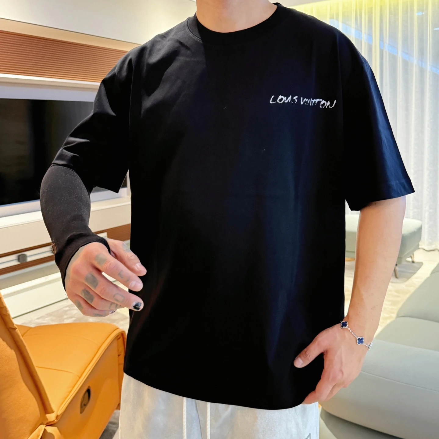 Louis Vuitton T-Shirt — 8464bcfe