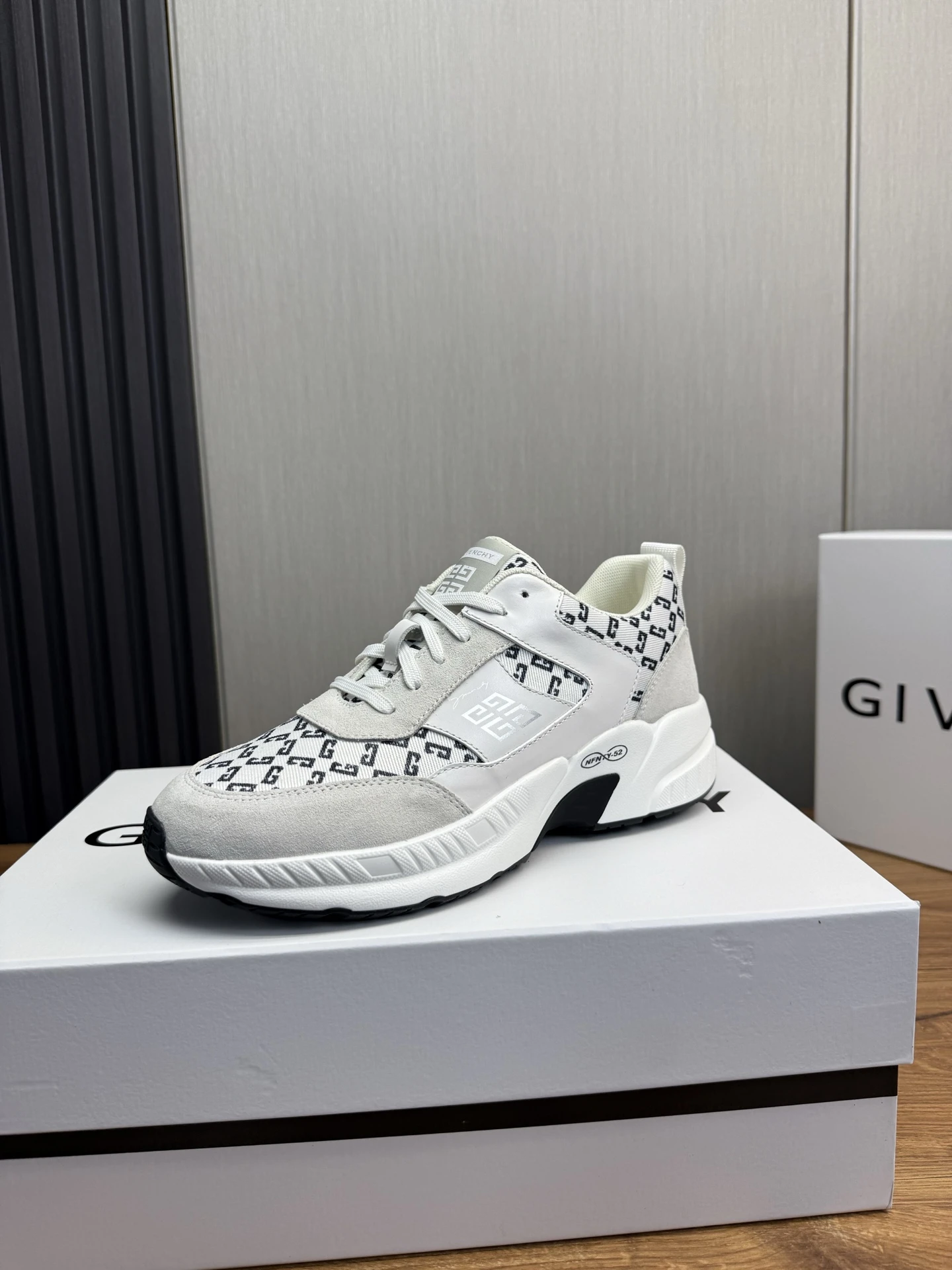 Givenchy Sneakers — c112041b