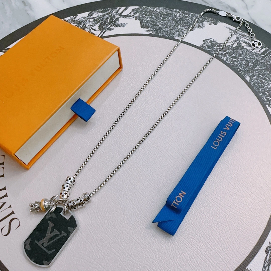 Louis Vuitton Necklaces — 7cc0b335