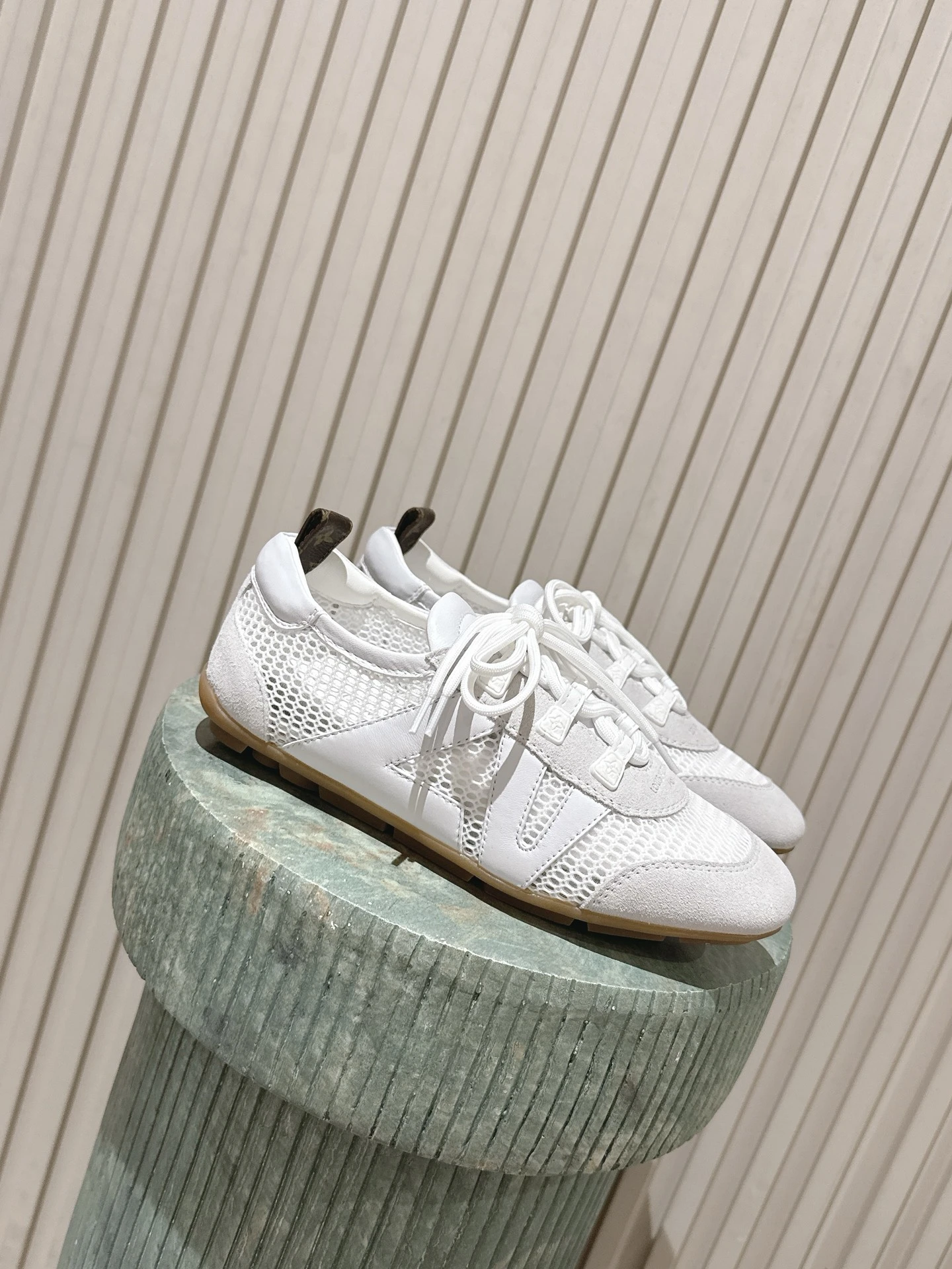 Louis Vuitton Sneakers — 070c97d7