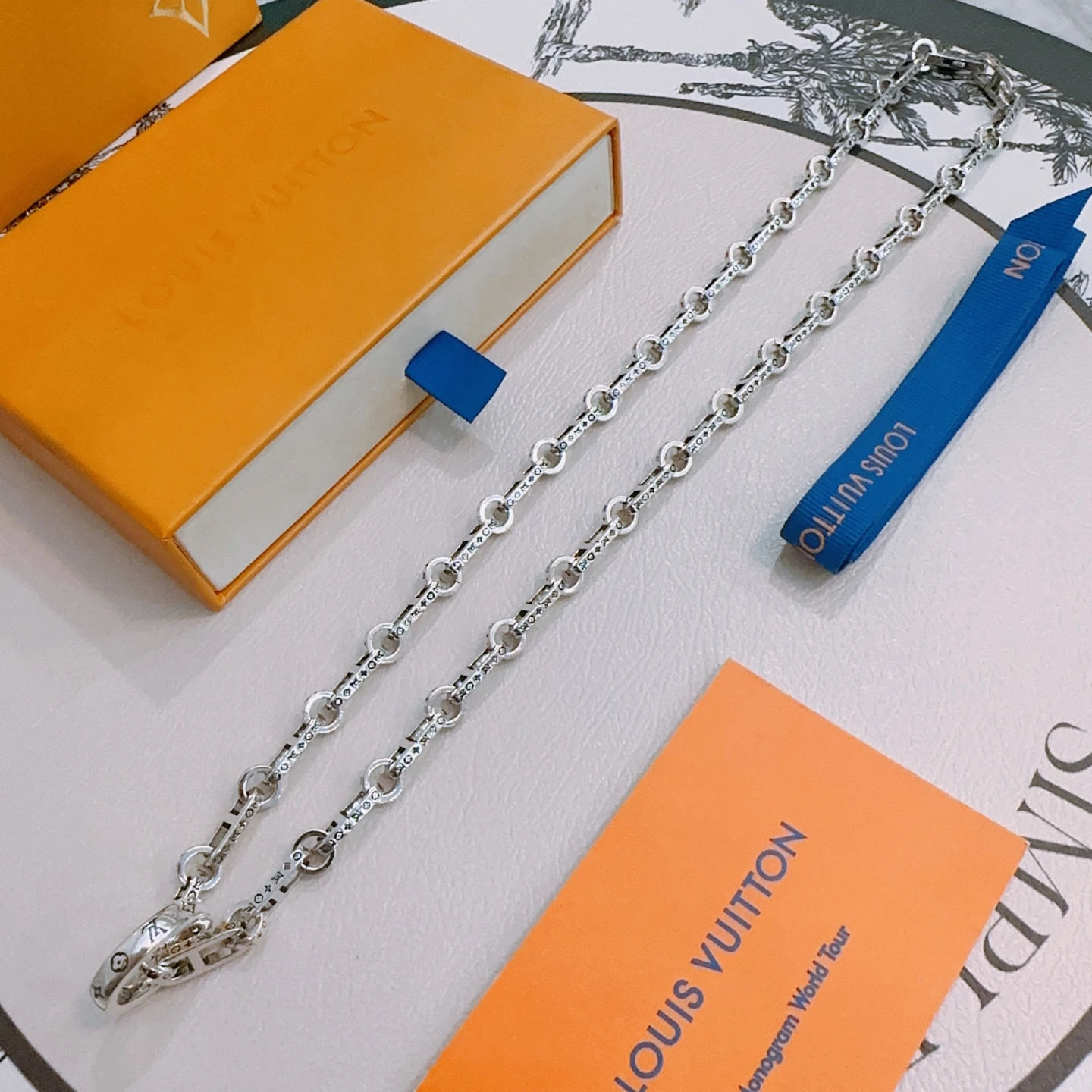 Louis Vuitton Necklaces — fb9734ab