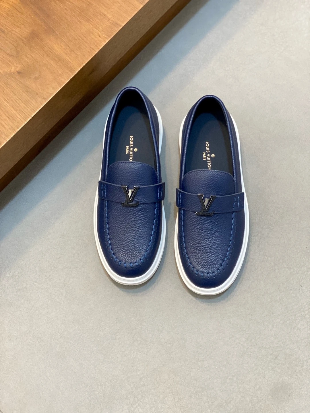 Louis Vuitton Sneakers — 3d8b6b0e