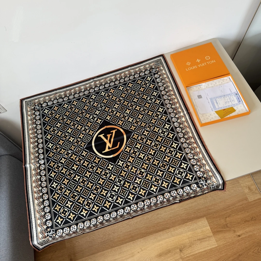 Louis Vuitton Scarves — bf62b051