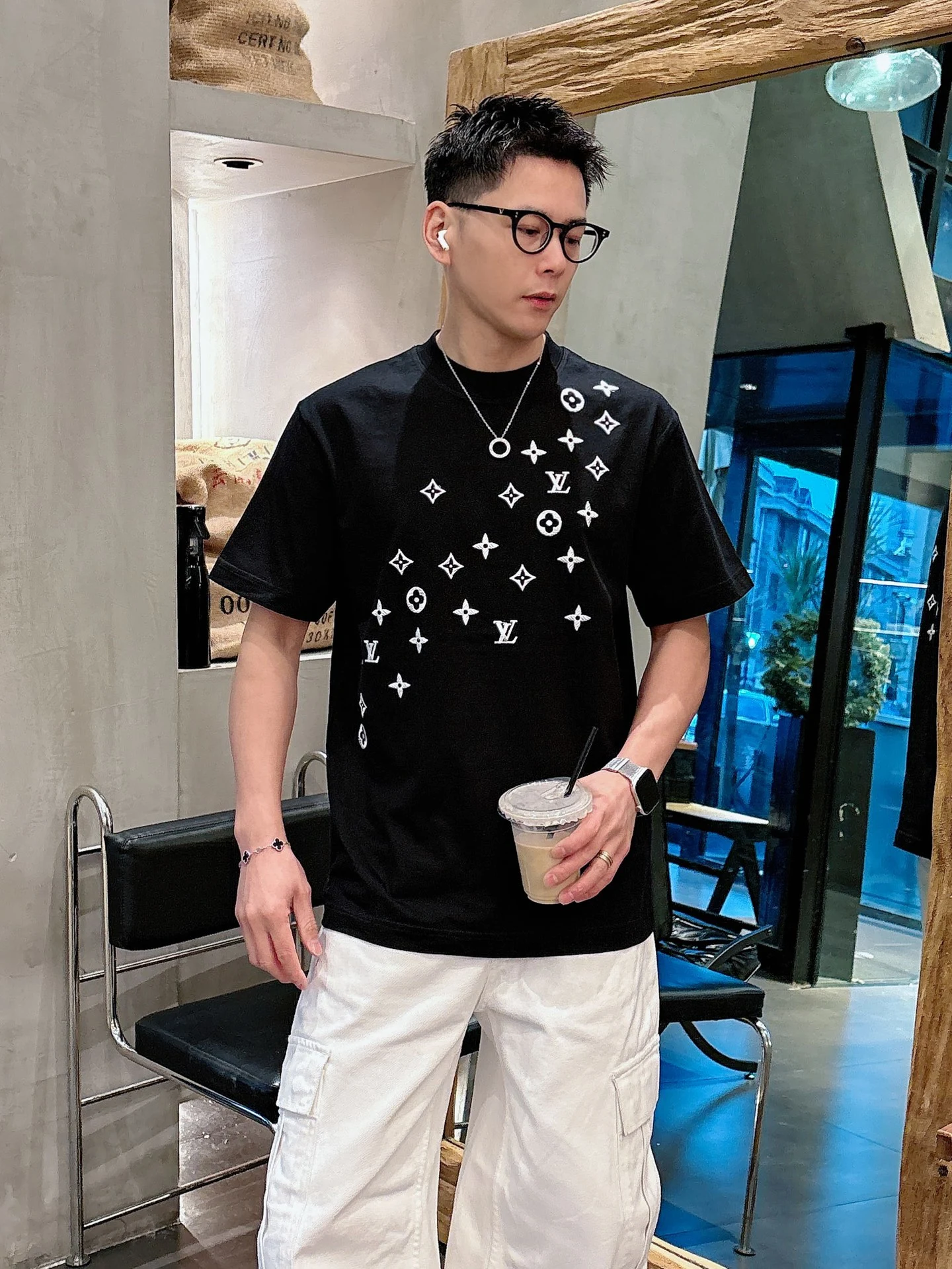 Louis Vuitton T-Shirt — 7de8c04b