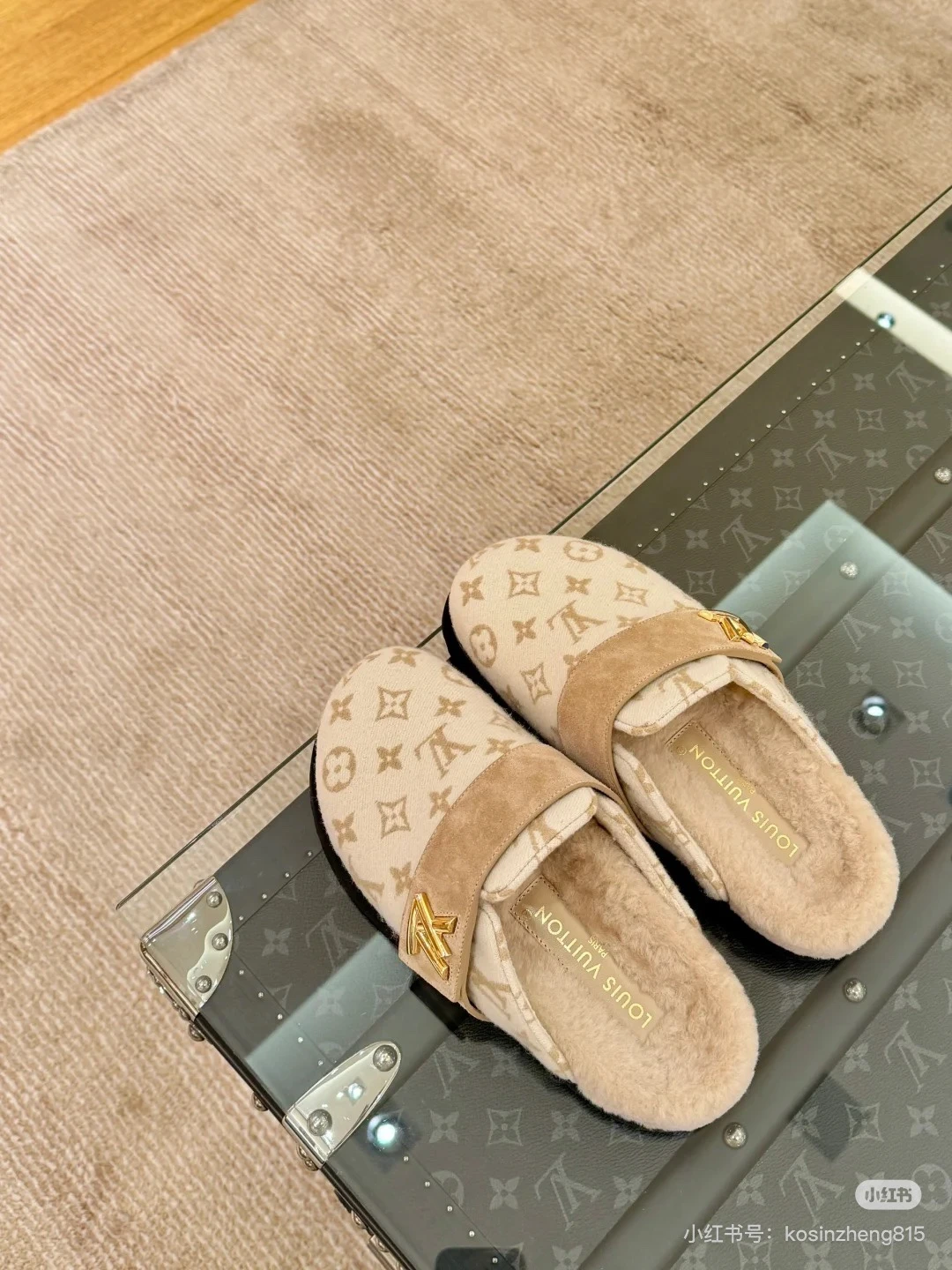 Louis Vuitton Slippers — 06664122