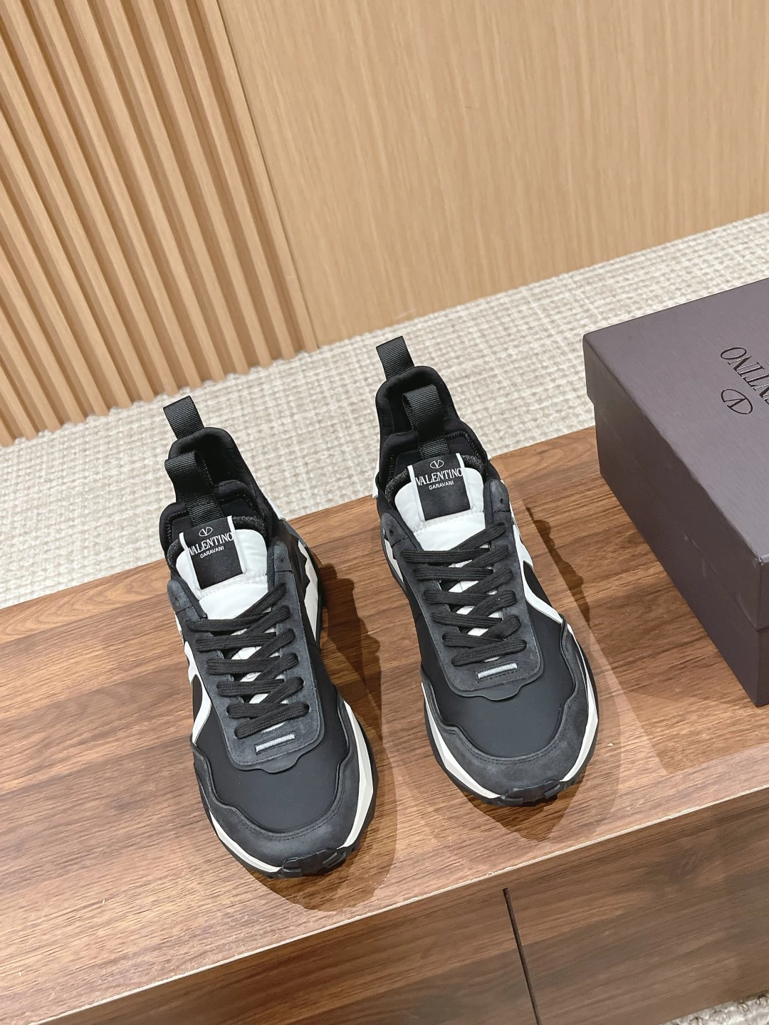 Valentino Sneakers — d92d4444