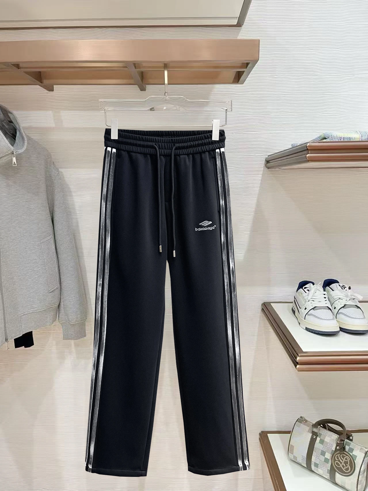 Balenciaga Trousers — 68085cda