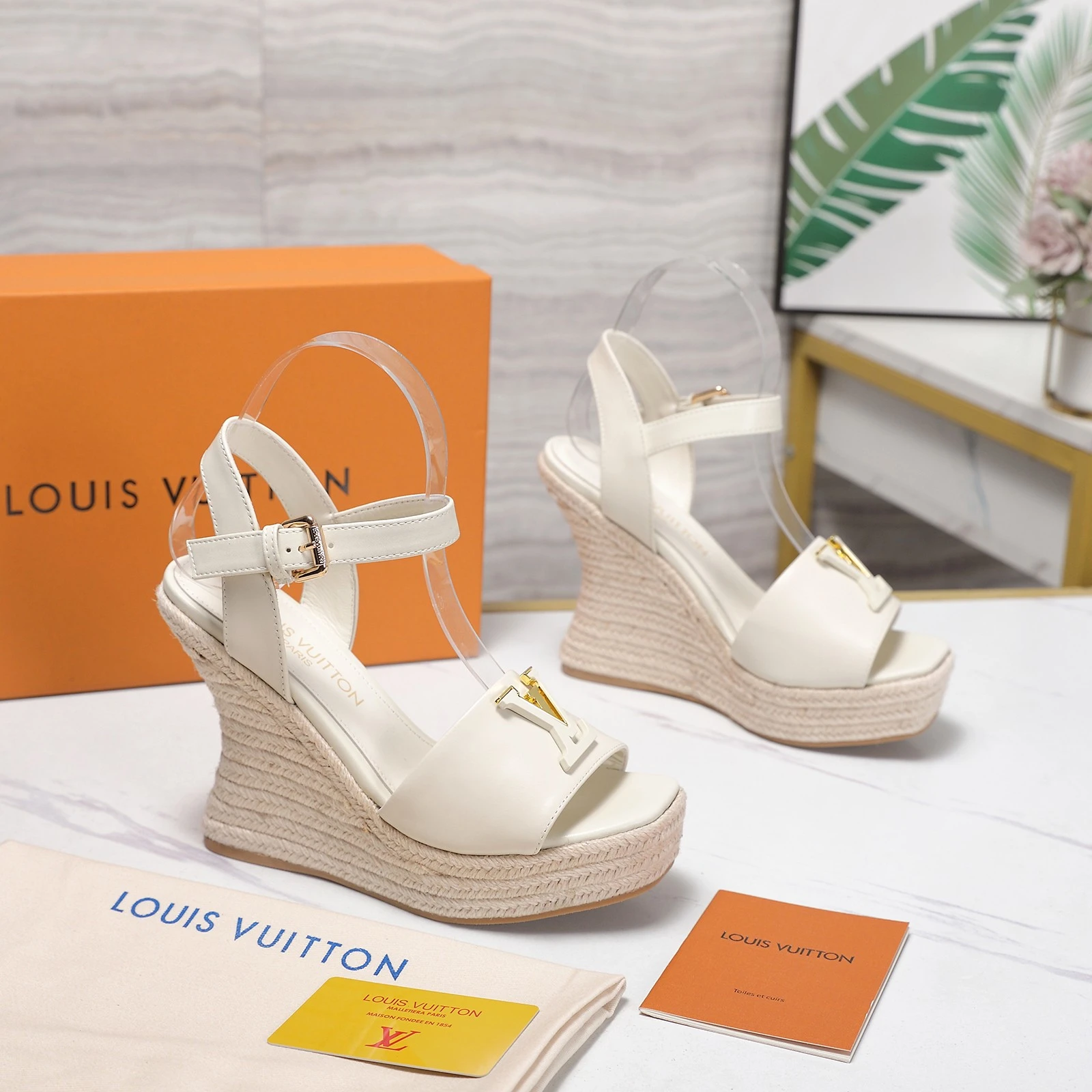 Louis Vuitton Sandals — 1e2eeb9b