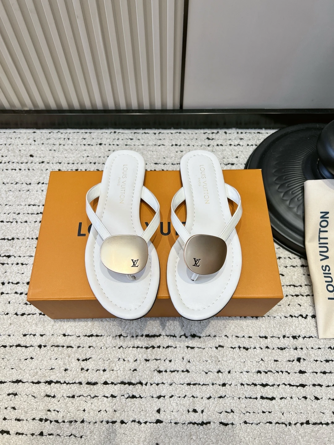 Louis Vuitton Slippers — 7cce2675