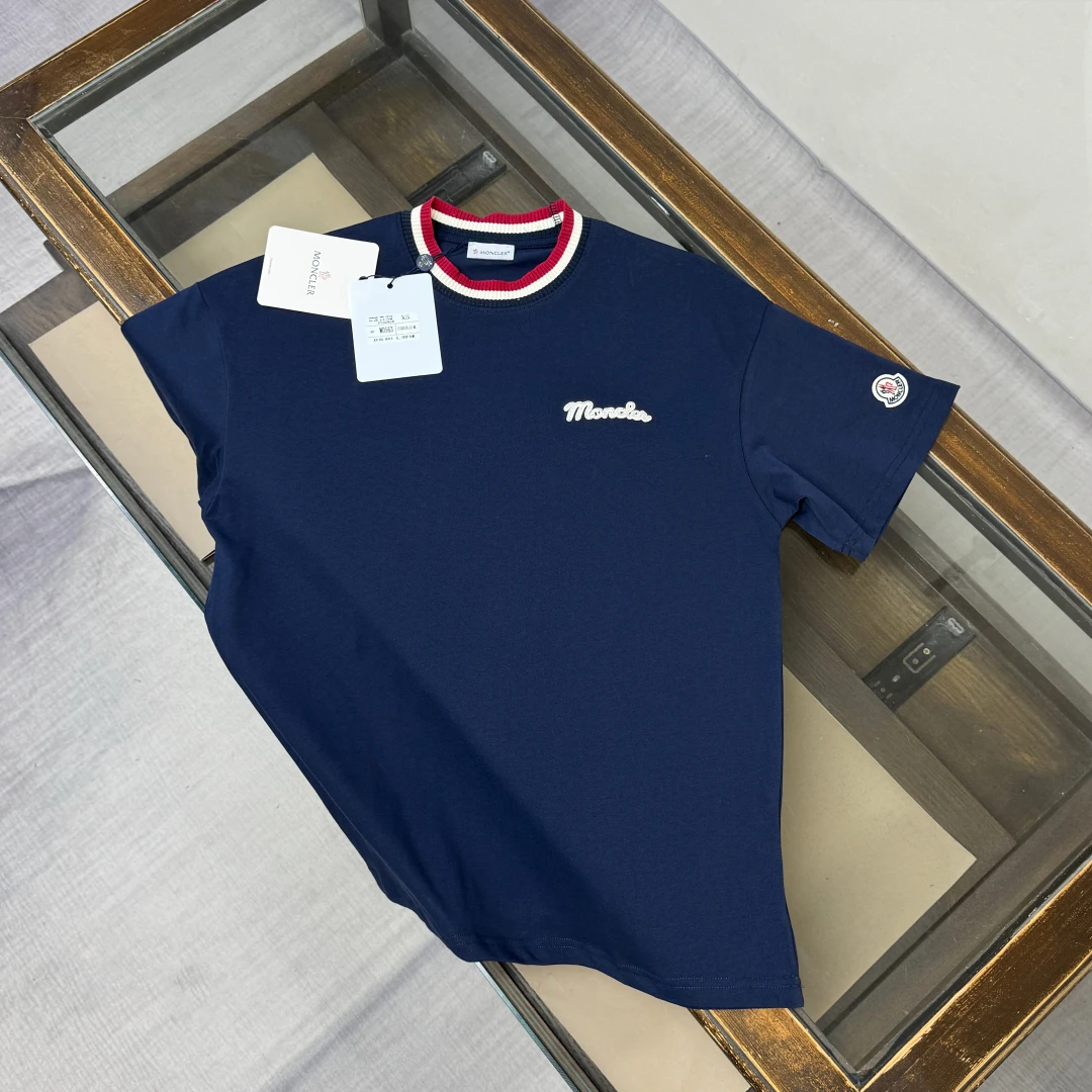 Moncler T-Shirt — 45f2698f