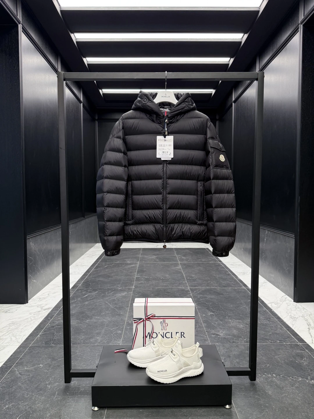 Moncler Down Jacket — 9928b425