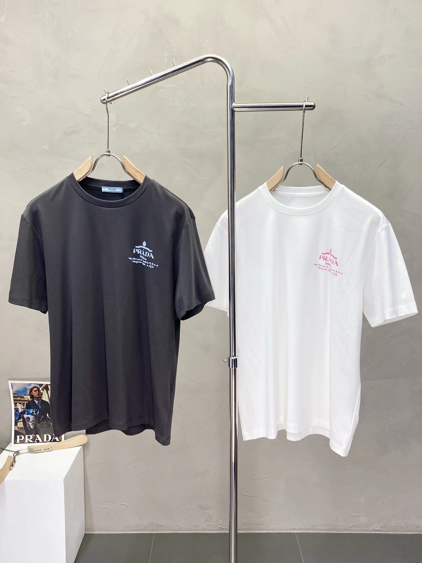 Prada T-Shirt — 2dabc5f0