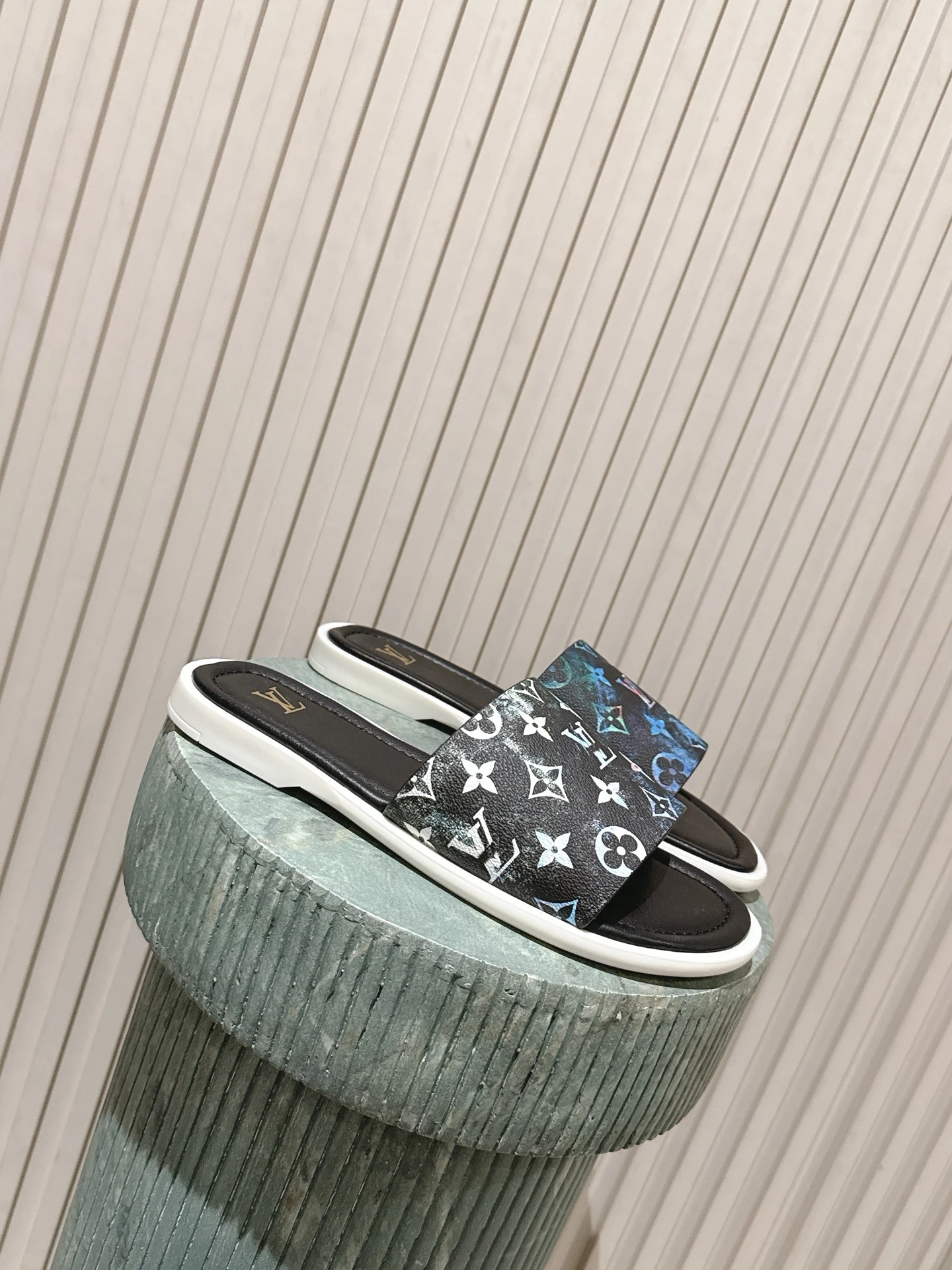 Louis Vuitton Slides — ed23d806