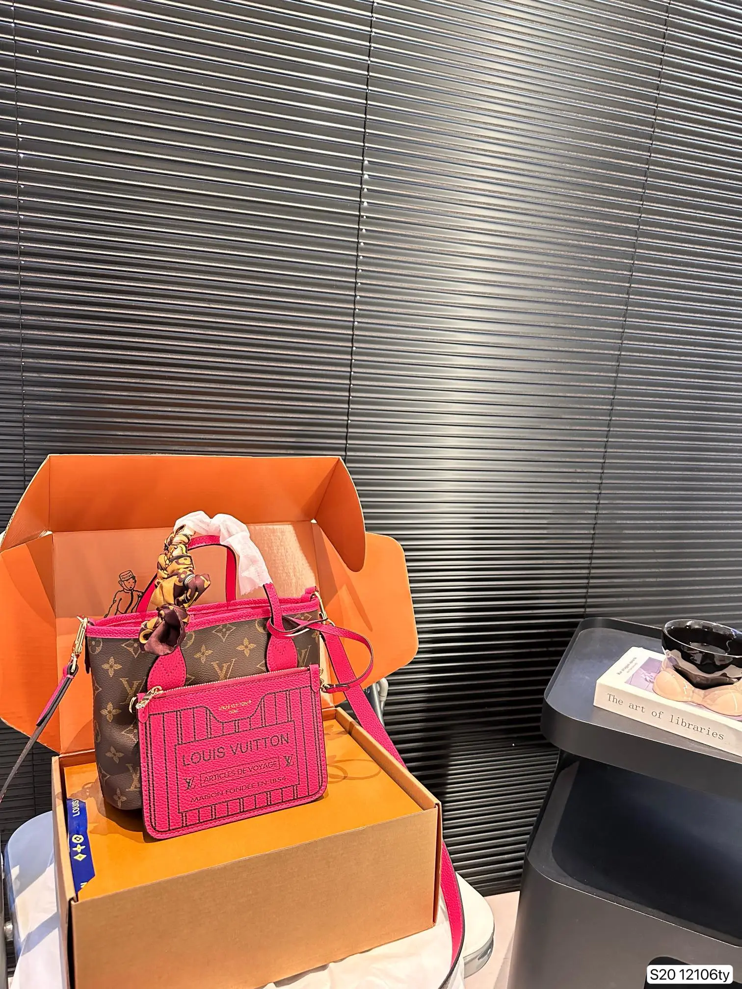 Louis Vuitton Crossbody Bags — 48910084
