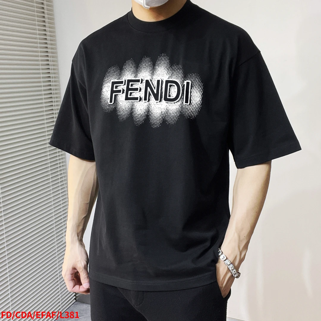 Fendi T-Shirt — d658609b