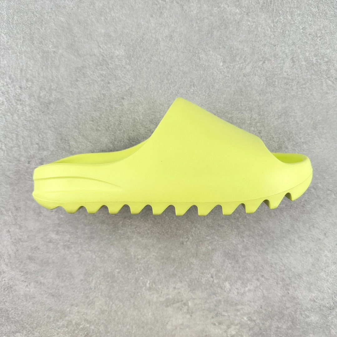 Adidas Slippers — 09e54be9