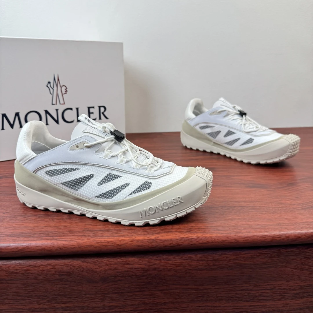 Moncler Sneakers — 70a2a83b