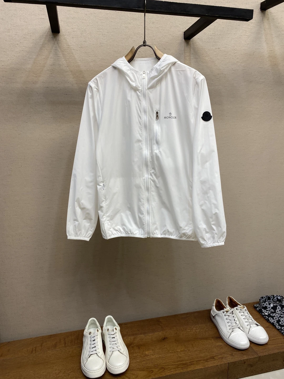 Moncler Jackets — e47a1323