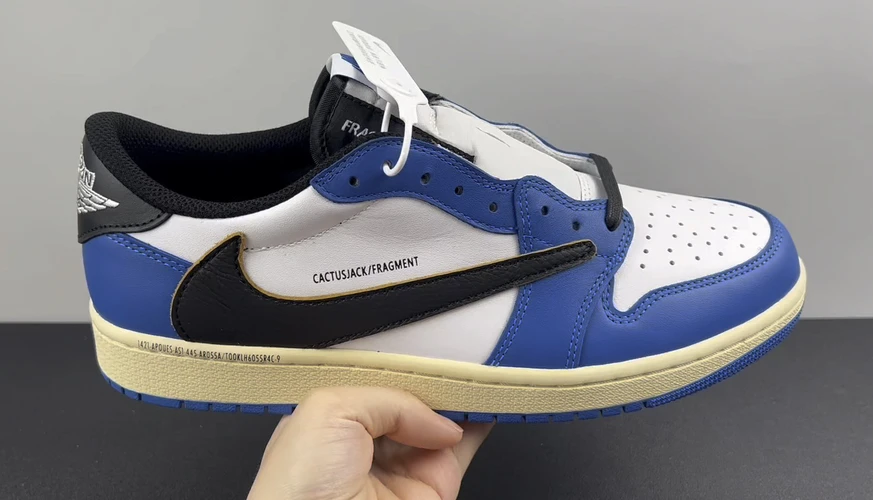 Nike Shoes — 90f828ae