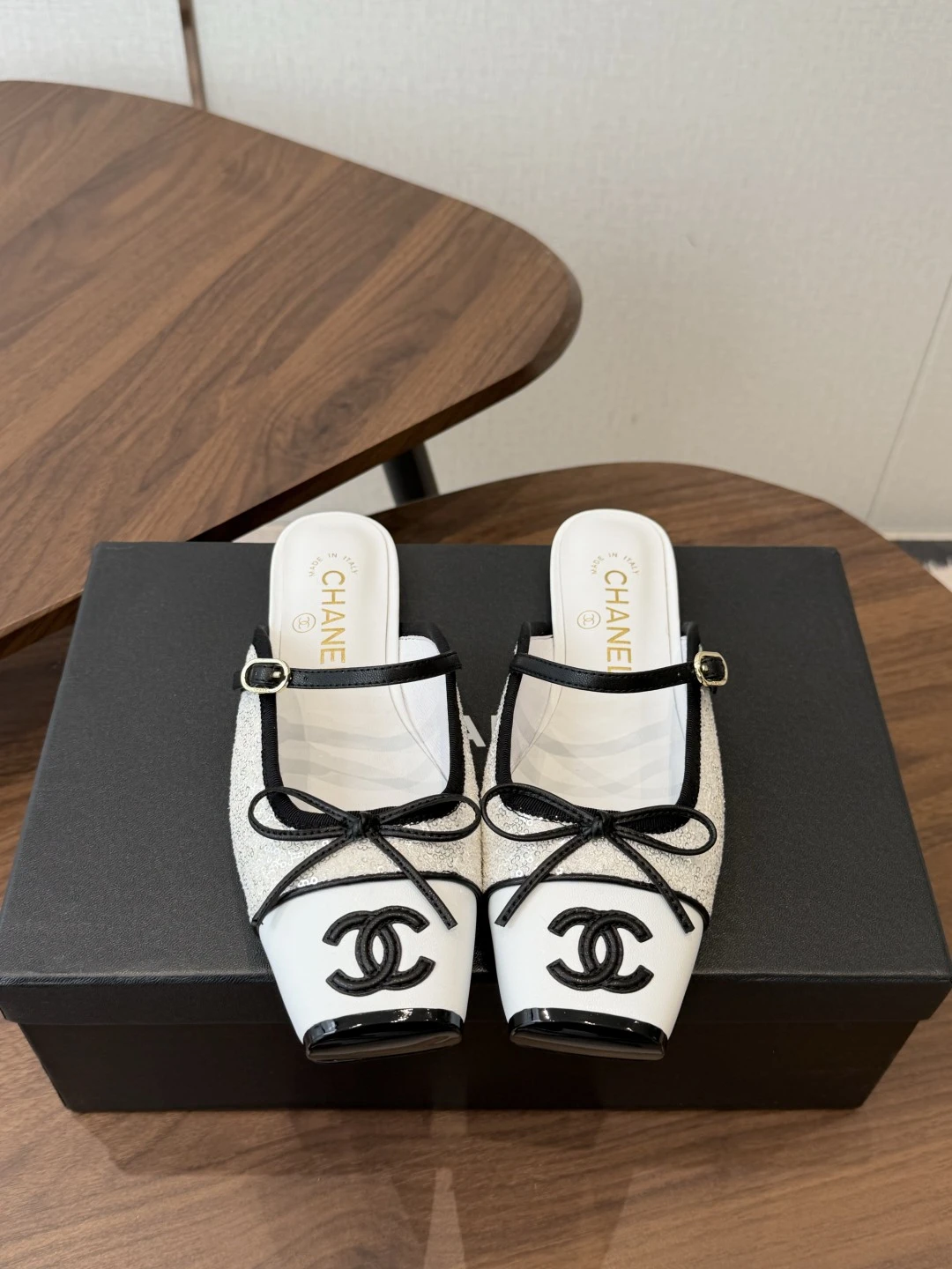 Chanel Slippers — 62b223ee