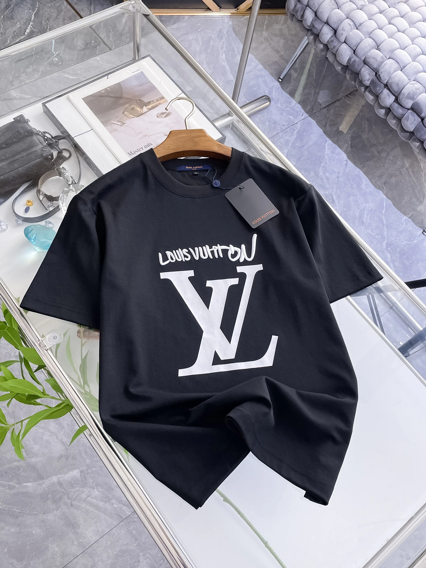 Louis Vuitton T-Shirt — 073aed9d
