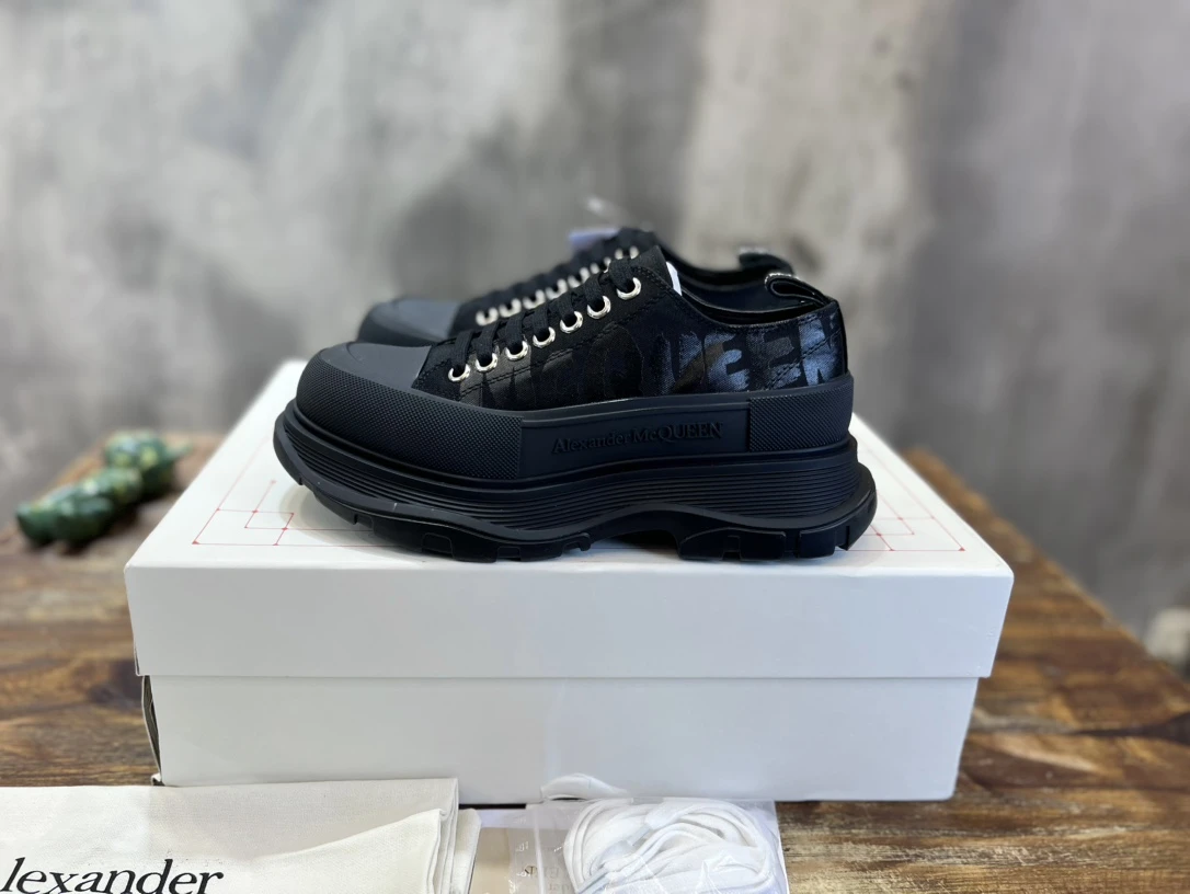 Alexander McQueen Sneakers — cb2d38fd