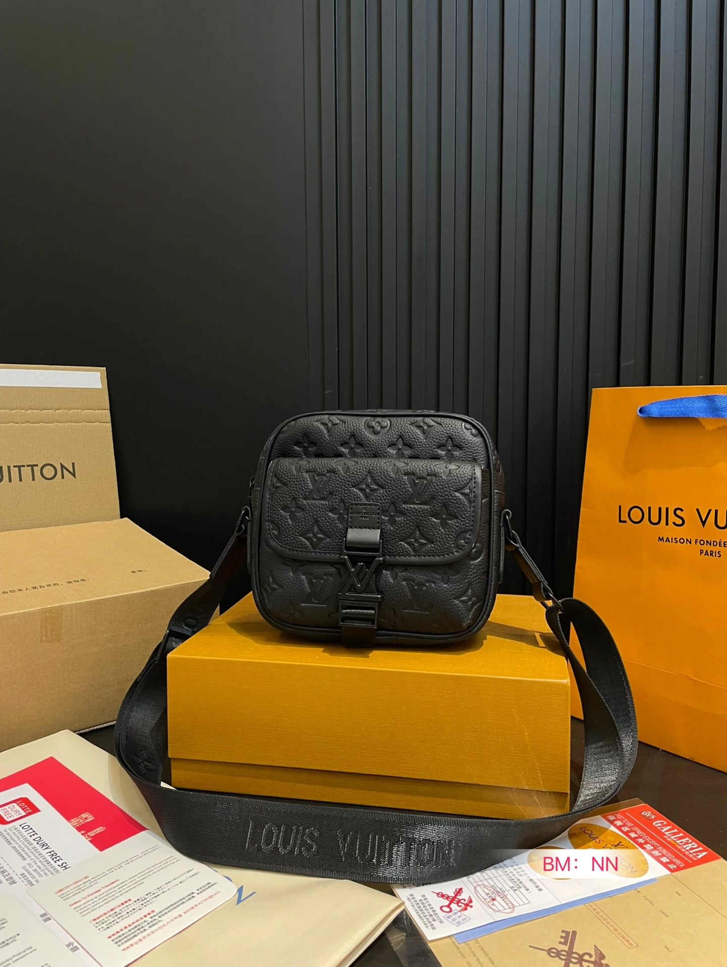 Louis Vuitton Bag — d717b4c2