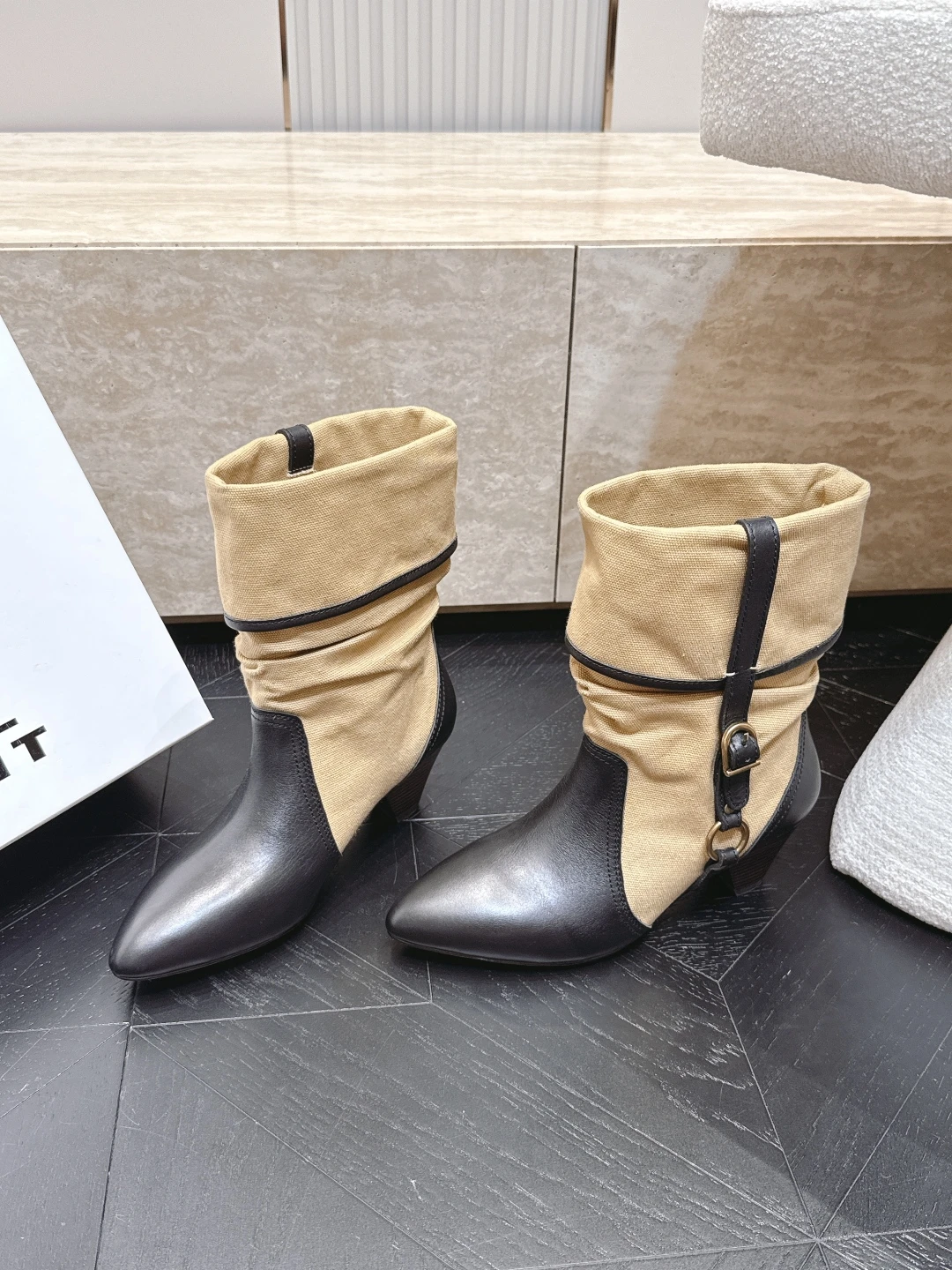 Boots — ec7f8bbb