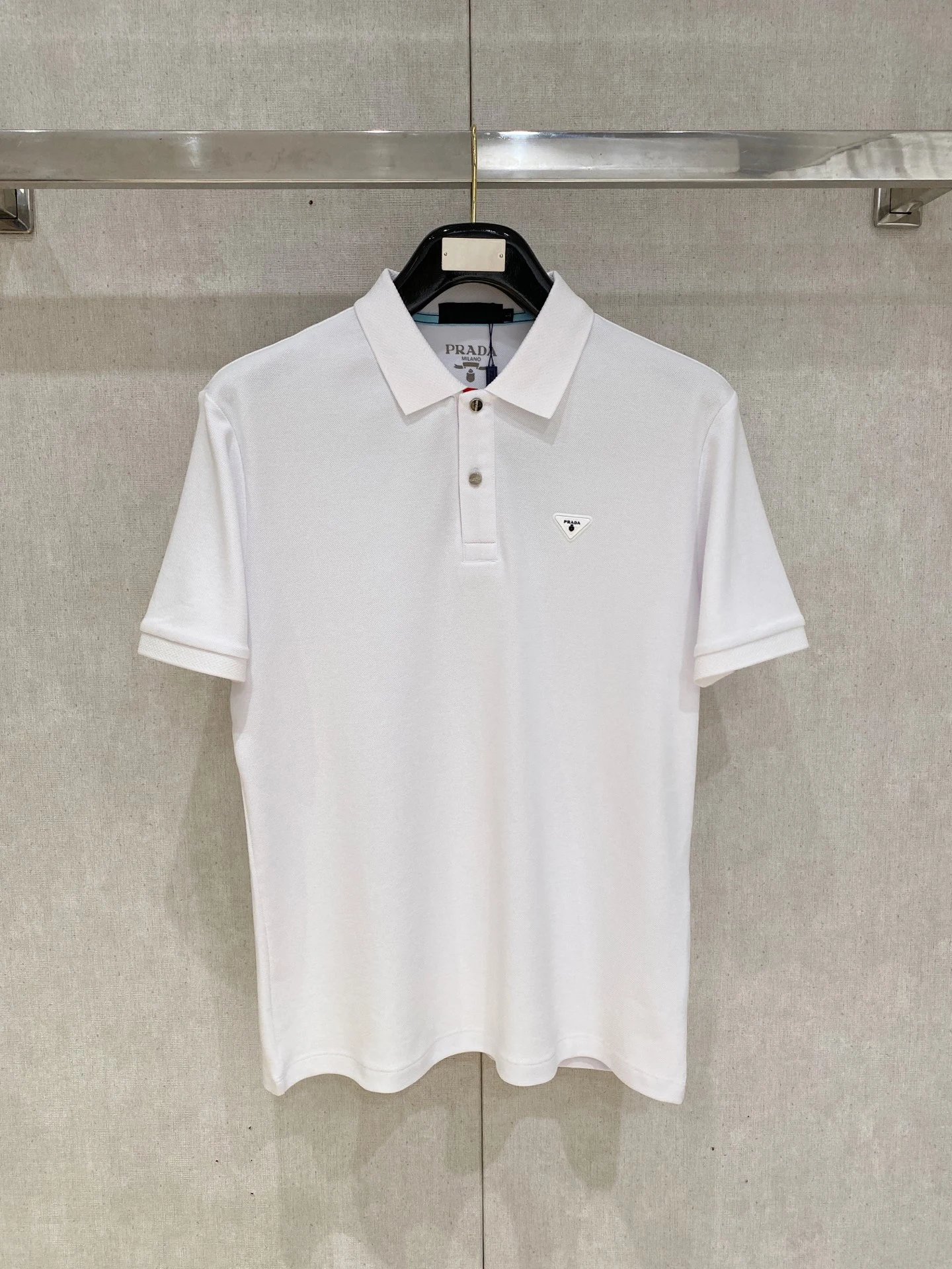 Prada T-Shirt — 0cb4edd3