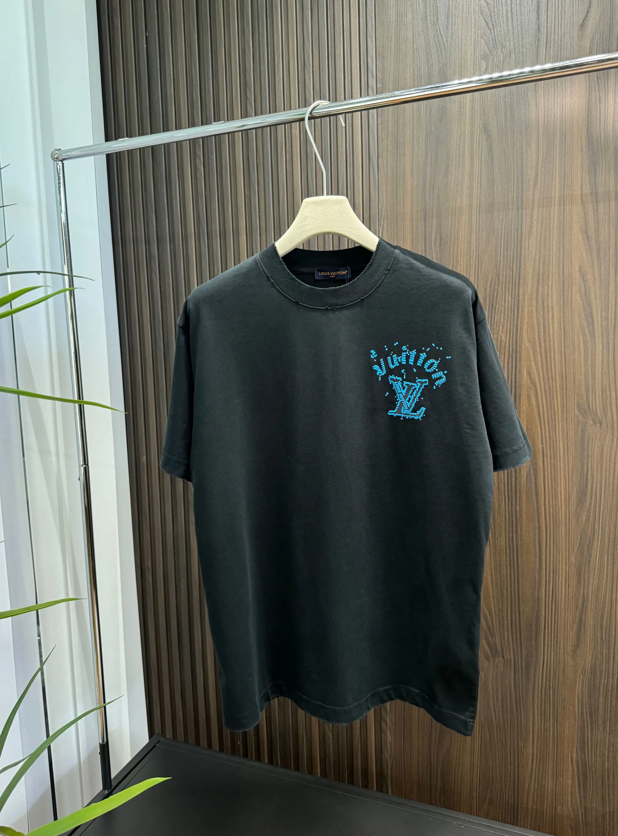 Louis Vuitton T-Shirt — 9a30d84d