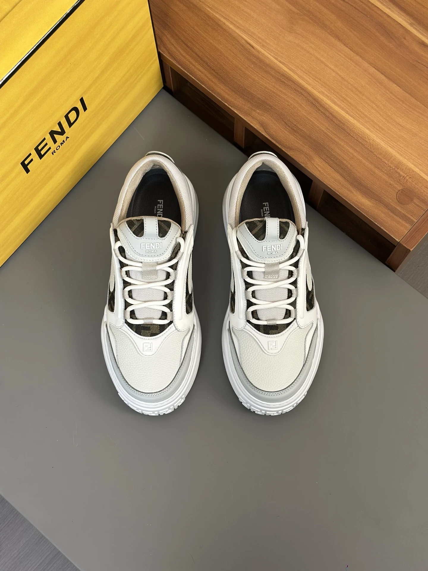 Fendi Sneakers — 8a492f37